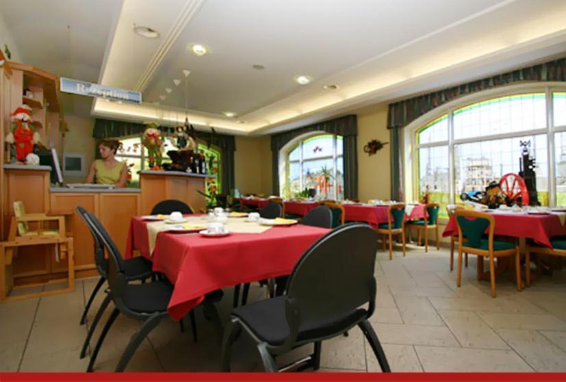 Hotel & Restaurant "Zur Linde" Spergau Екстериор снимка