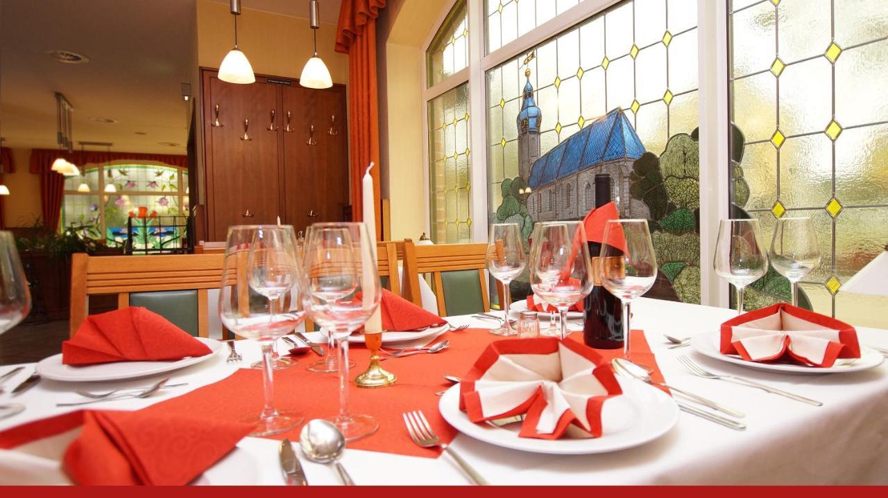 Hotel & Restaurant "Zur Linde" Spergau Екстериор снимка
