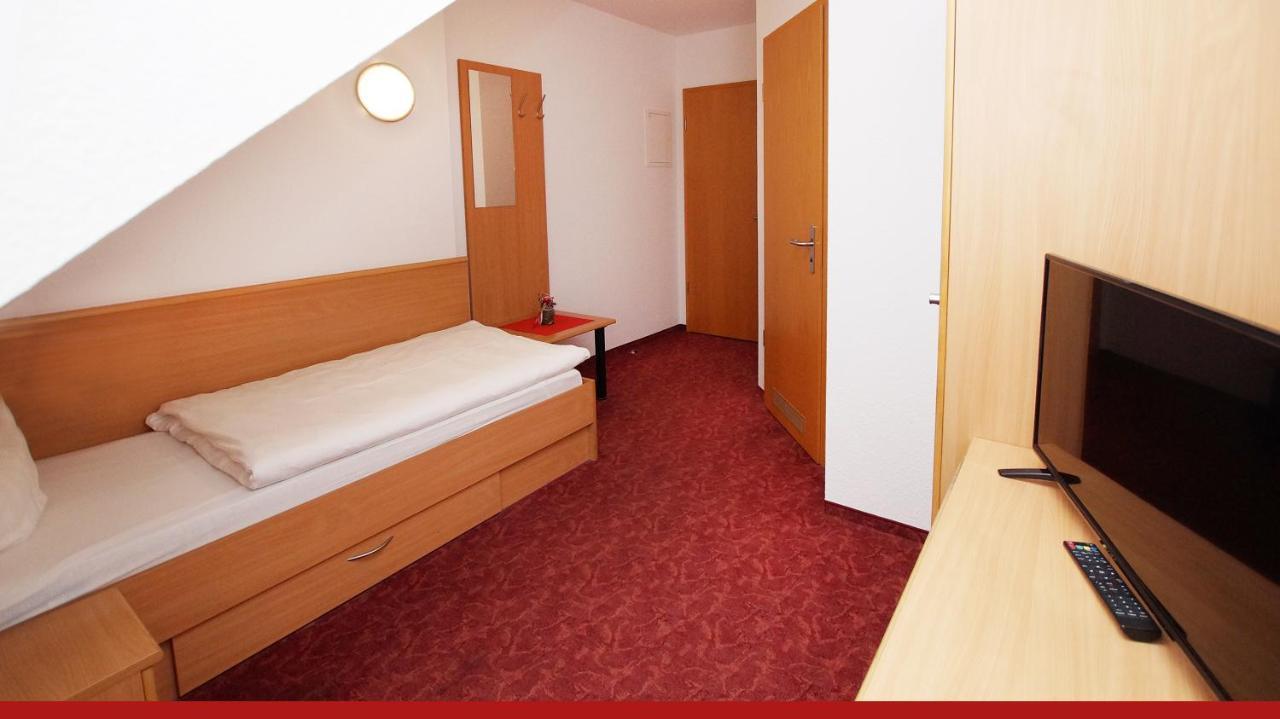 Hotel & Restaurant "Zur Linde" Spergau Екстериор снимка